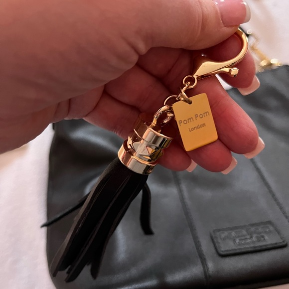 **BNNU** POM POM LONDON “LAMBETH” Handbag w/ 4 STRAPS & FREE TASSEL BAG CHARM❣️ - Picture 3 of 13